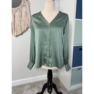WHBM Women's Green Satin V-neck button-up Shirt Blouse Top XS Holiday Glam Xmas